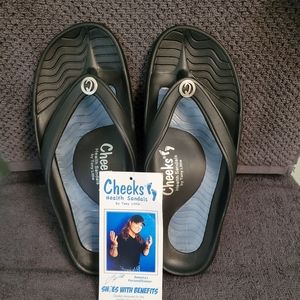 NWT Toni Little Cheeks flip flops black US7